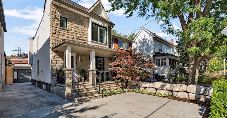 upper-58 Carrick Avenue, Toronto, ON, M6N 3J5 - 3