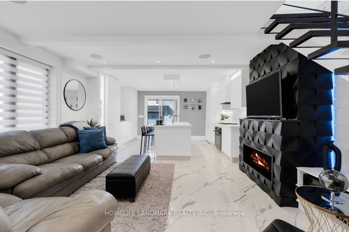 upper-58 Carrick Avenue, Toronto, ON, M6N 3J5