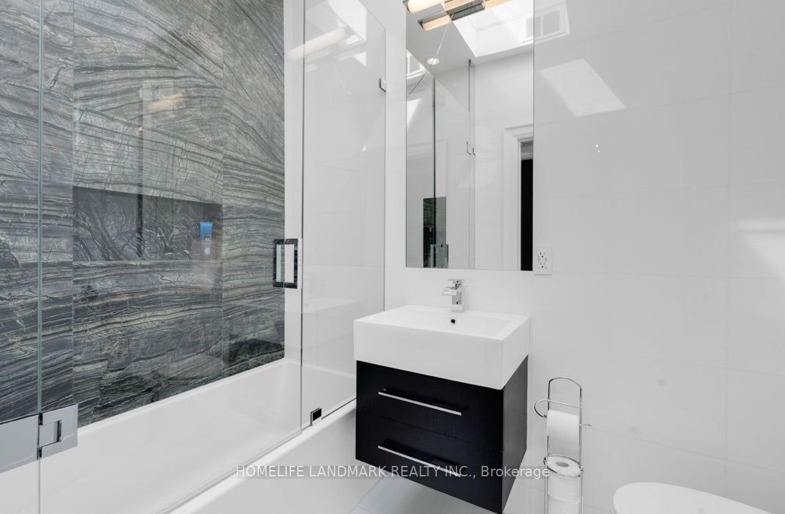 upper-58 Carrick Avenue, Toronto, ON, M6N 3J5 - 18