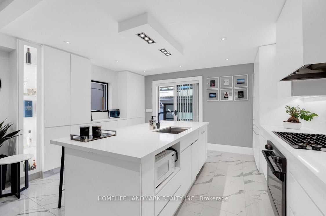 upper-58 Carrick Avenue, Toronto, ON, M6N 3J5 - 12