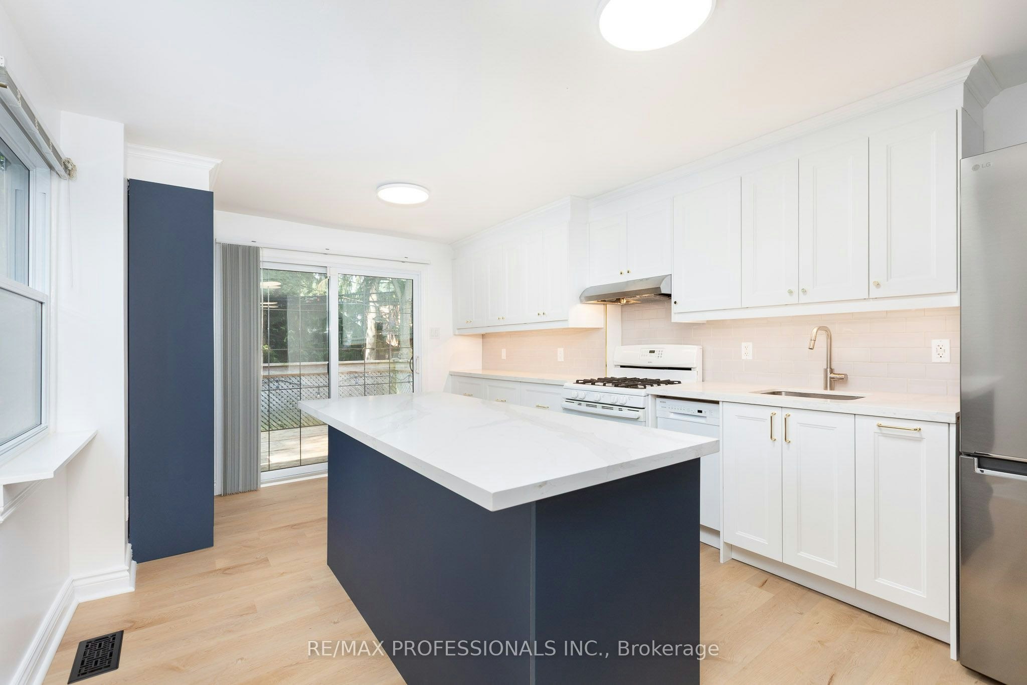 4 Runnymede Road, Toronto, ON, M6S 2Y2 - 10