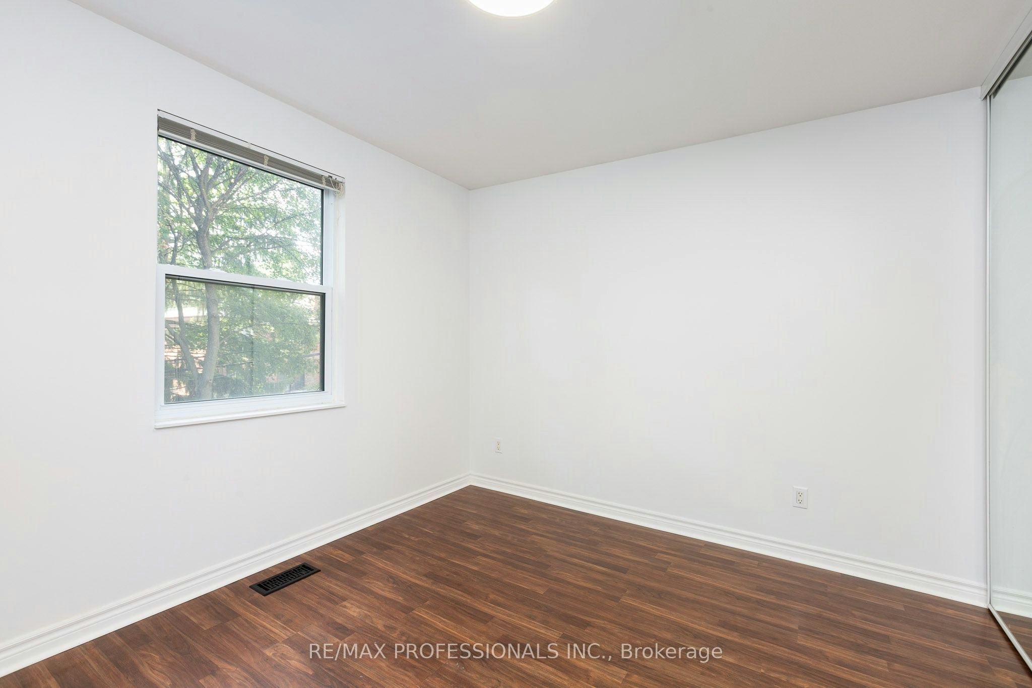 4 Runnymede Road, Toronto, ON, M6S 2Y2 - 21