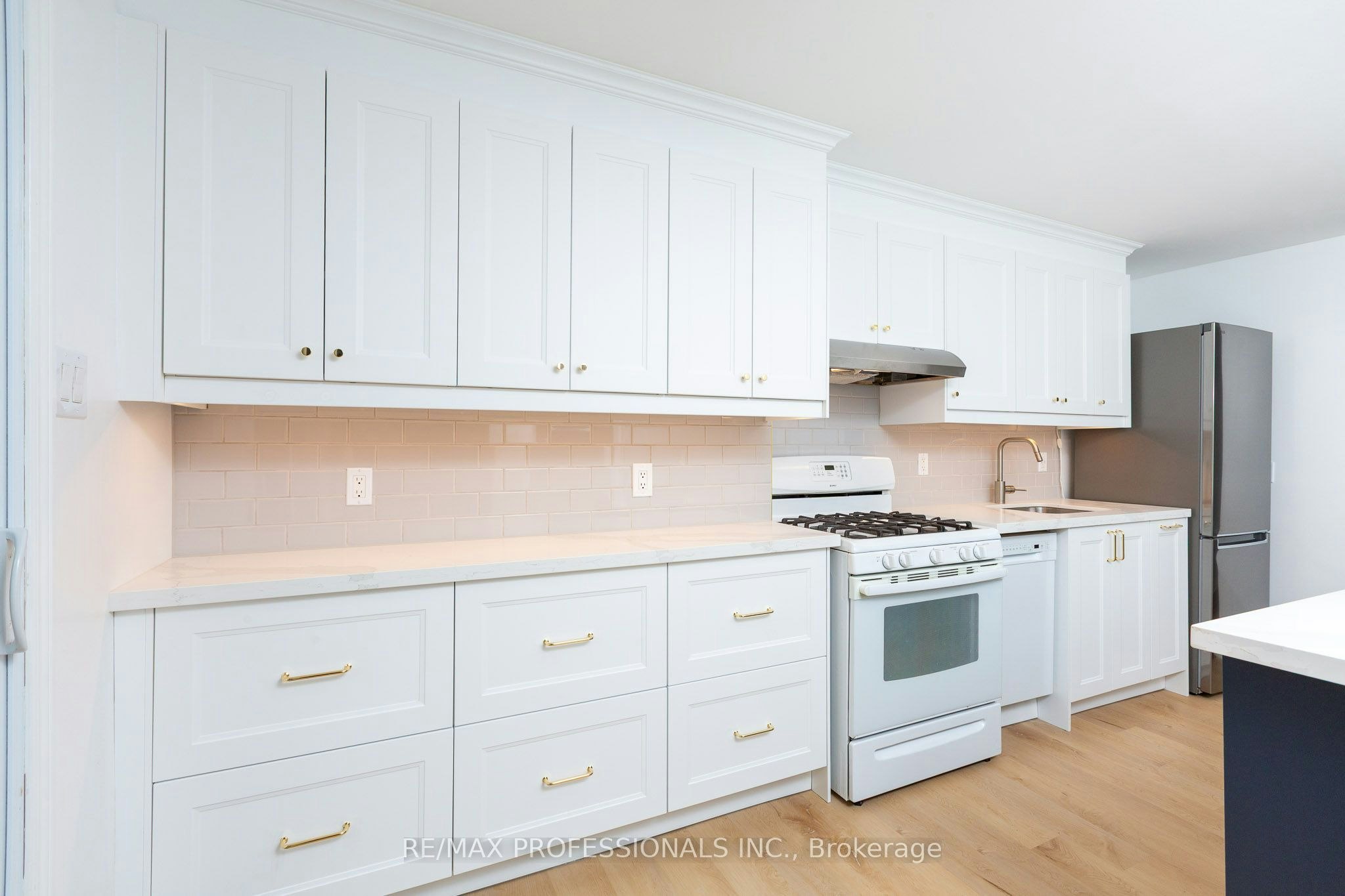 4 Runnymede Road, Toronto, ON, M6S 2Y2 - 12