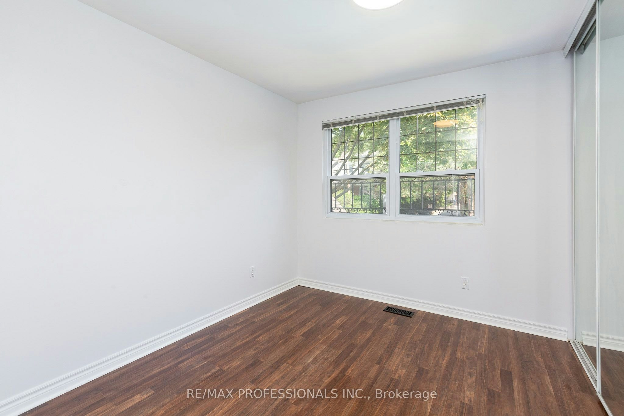 4 Runnymede Road, Toronto, ON, M6S 2Y2 - 17