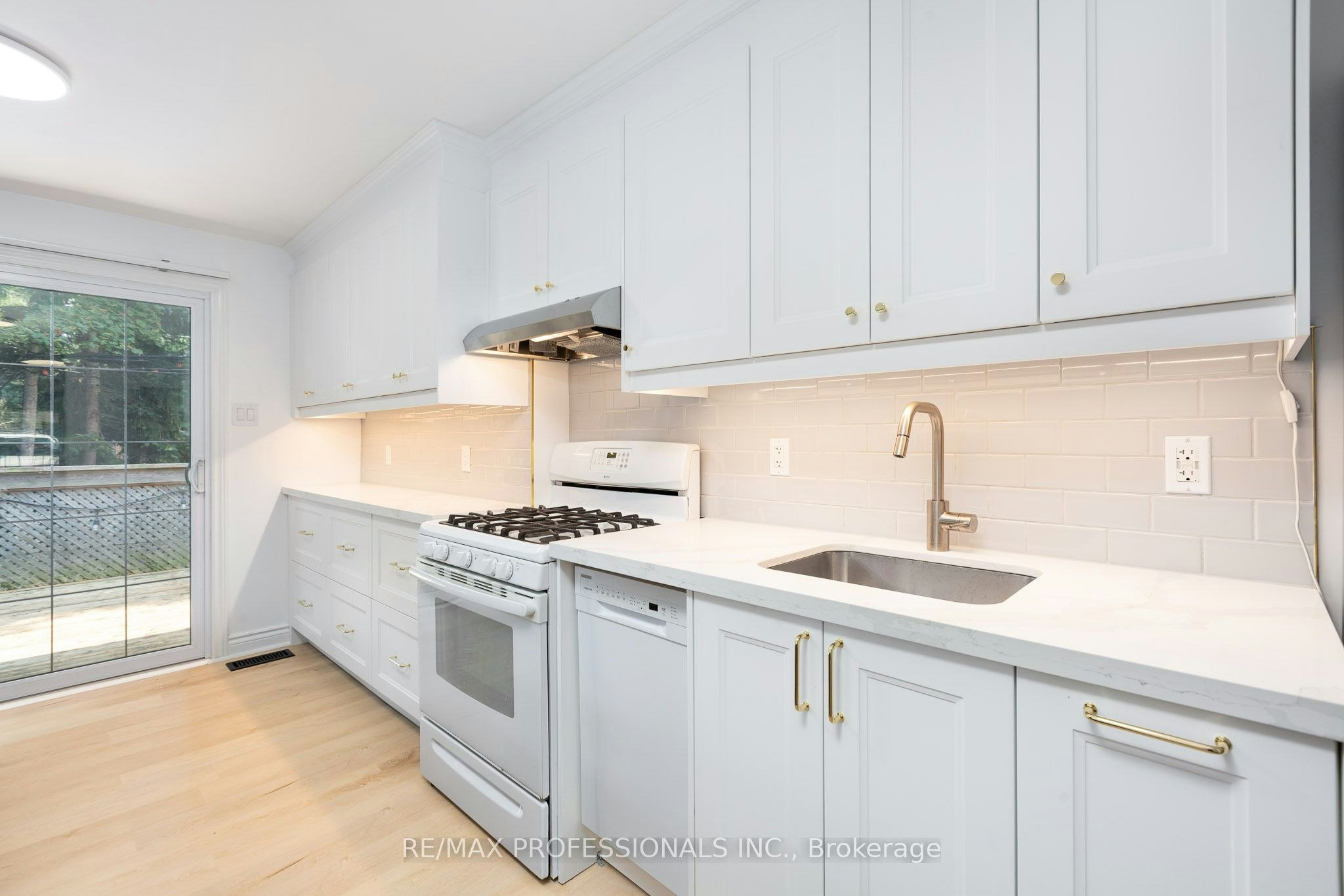 4 Runnymede Road, Toronto, ON, M6S 2Y2 - 11