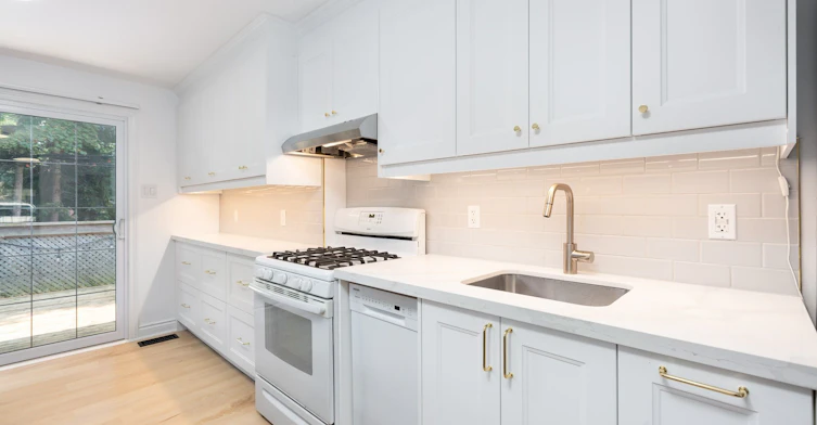 4 Runnymede Road, Toronto, ON, M6S 2Y2 - 11