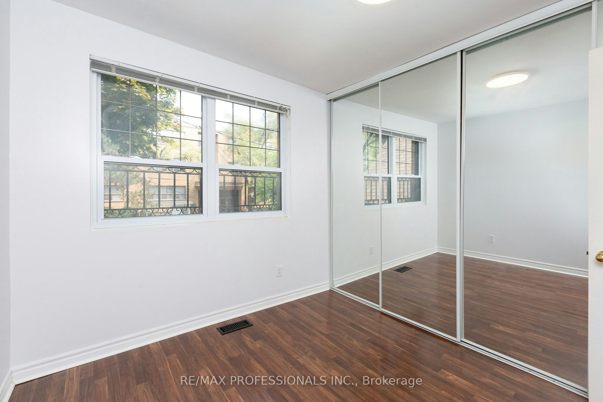 4 Runnymede Road, Toronto, ON, M6S 2Y2 - 18