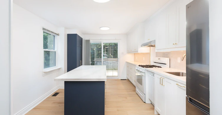 4 Runnymede Road, Toronto, ON, M6S 2Y2 - 9