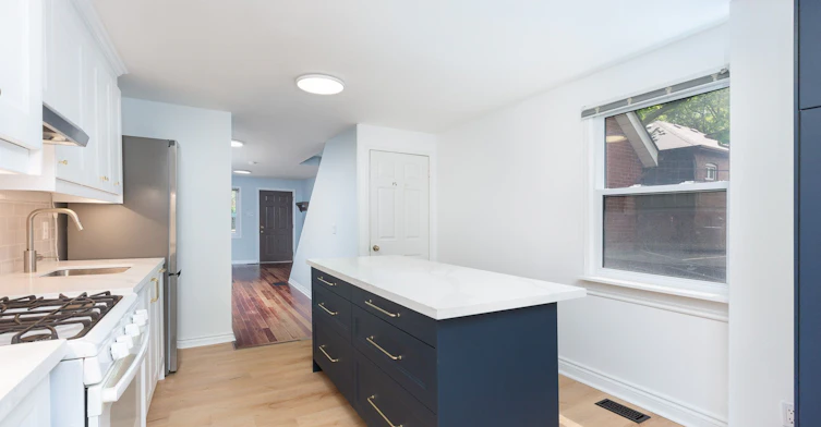 4 Runnymede Road, Toronto, ON, M6S 2Y2 - 13