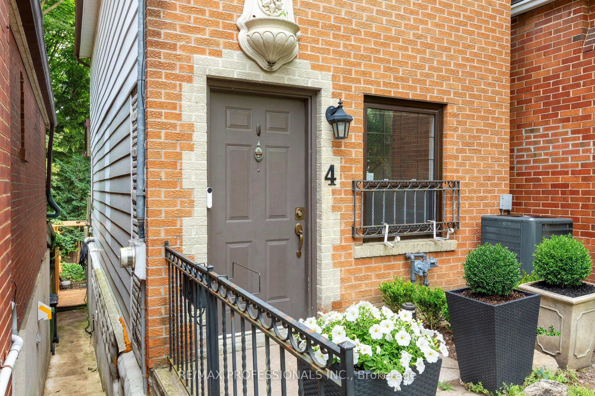 4 Runnymede Road, Toronto, ON, M6S 2Y2 - 2