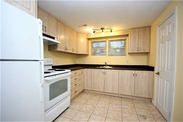 232 Aldercrest Road, Toronto, ON, M8W 4J7 - 9