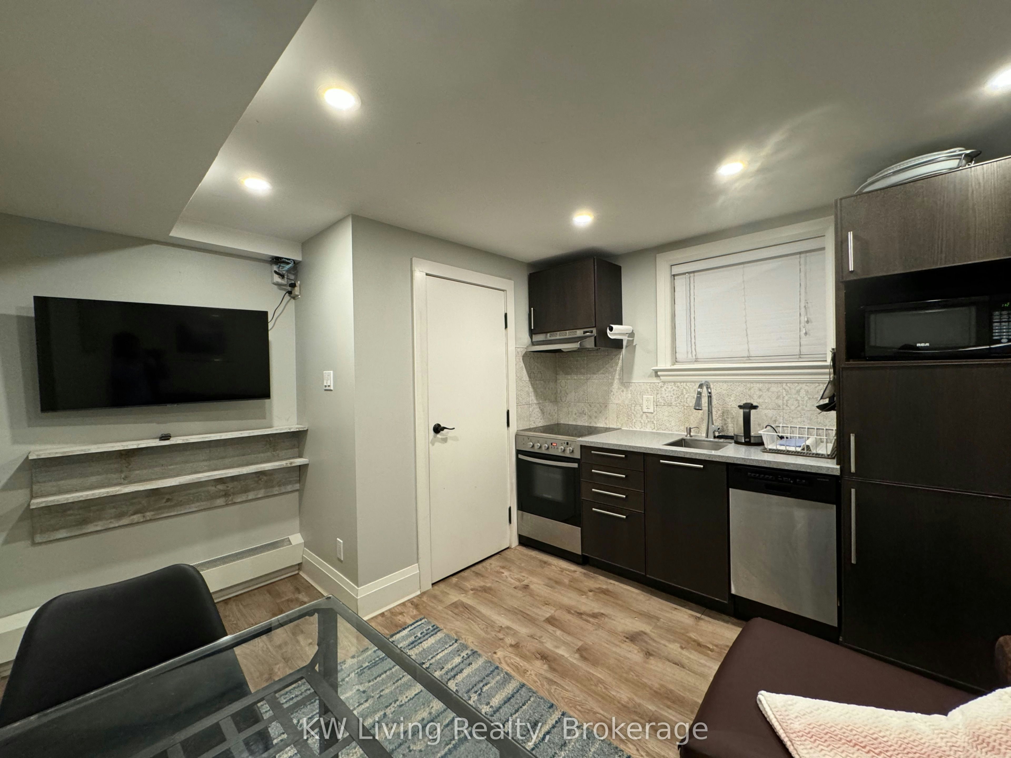 4-55B Long Branch Avenue, Toronto, ON, M8W 3J1 - 3