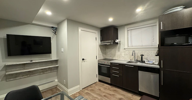 4-55B Long Branch Avenue, Toronto, ON, M8W 3J1 - 3