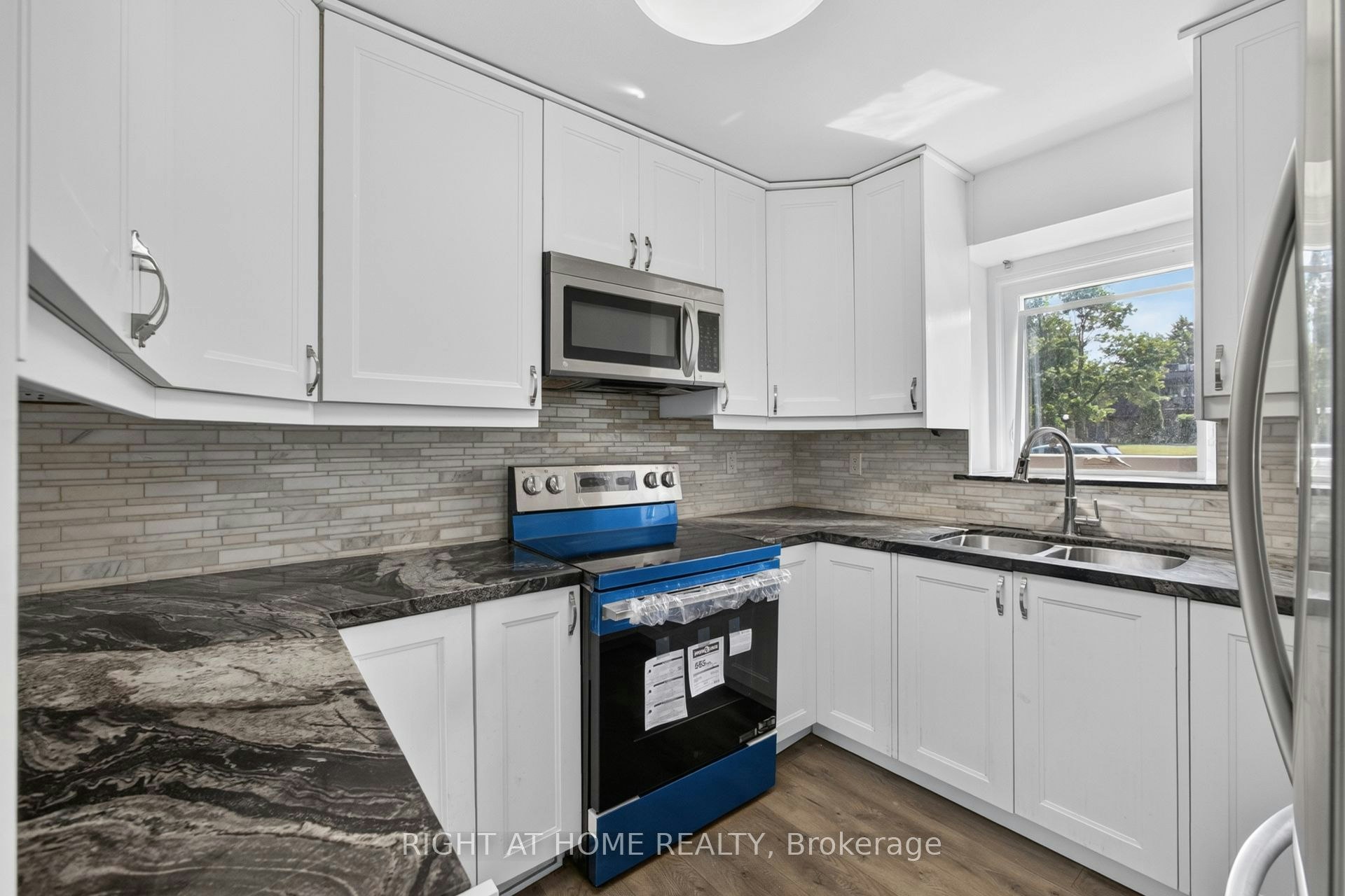 5-2605 Woodchester Drive, Mississauga, ON, L5K 2E3 - 8