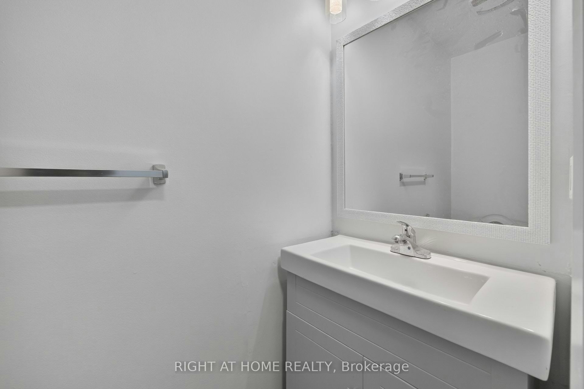 5-2605 Woodchester Drive, Mississauga, ON, L5K 2E3 - 13