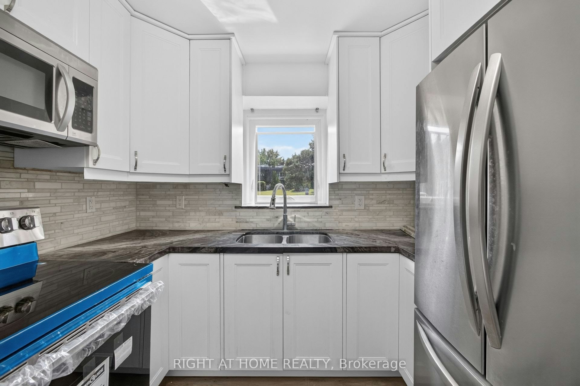 5-2605 Woodchester Drive, Mississauga, ON, L5K 2E3 - 9
