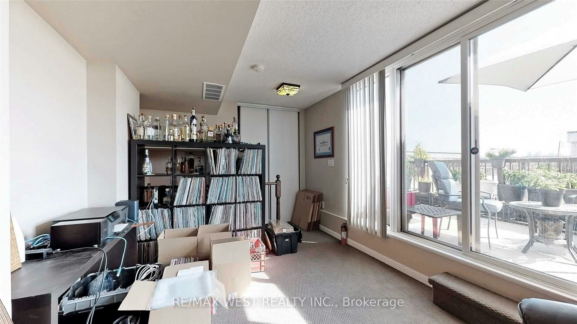 240-10 Foundry Avenue, Toronto, ON, M6H 0A6 - 30