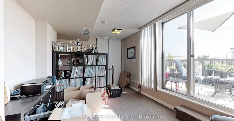 240-10 Foundry Avenue, Toronto, ON, M6H 0A6 - 30
