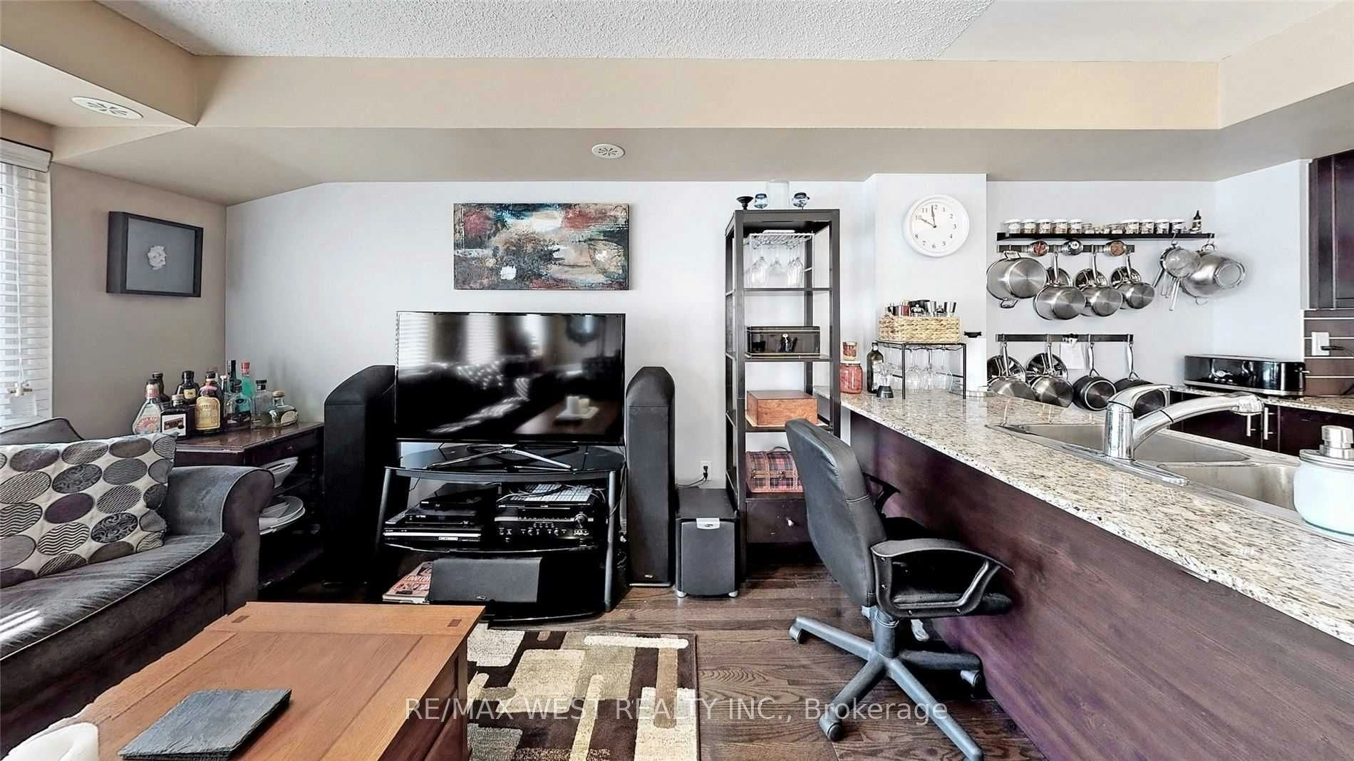 240-10 Foundry Avenue, Toronto, ON, M6H 0A6 - 9