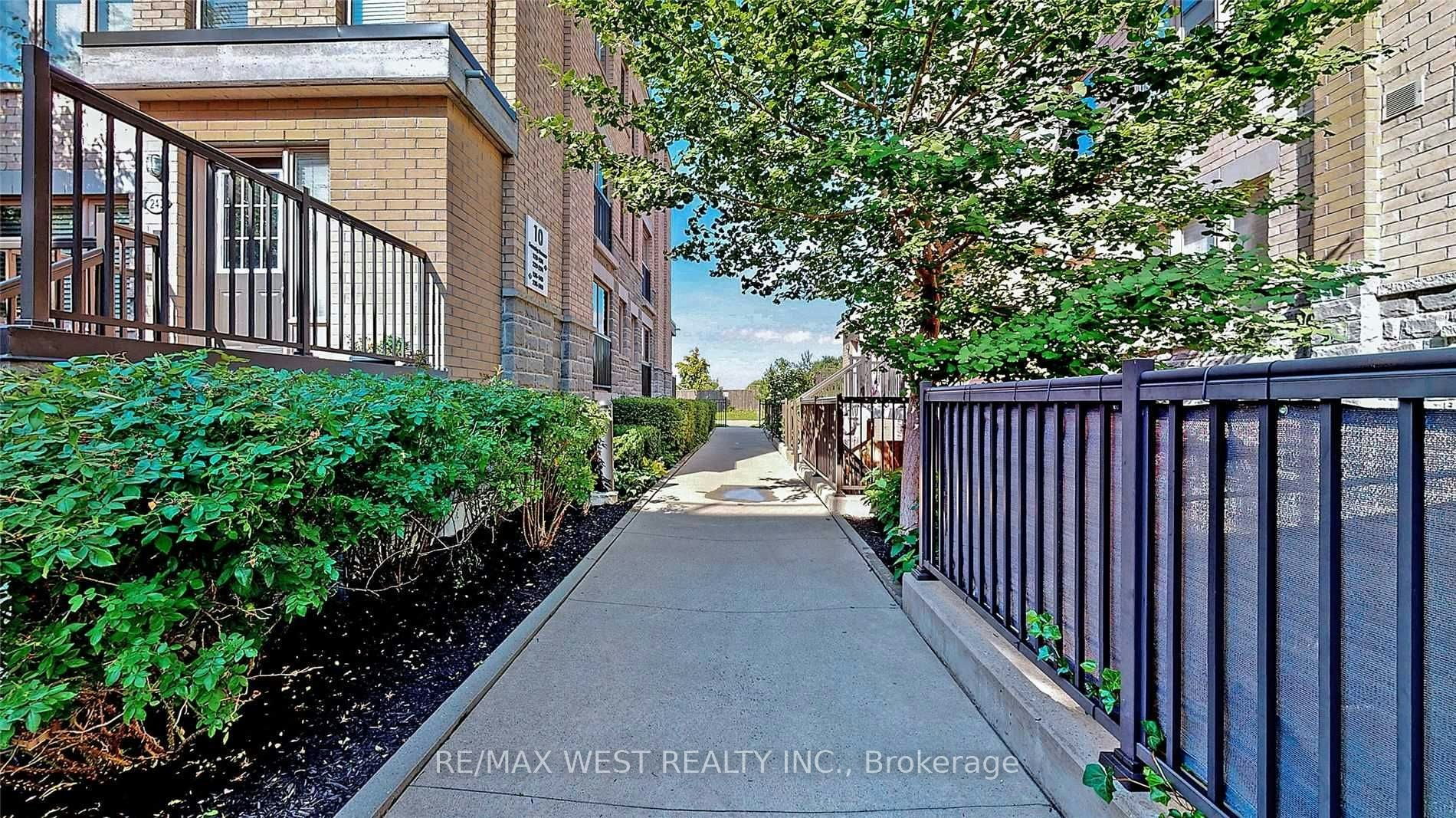 240-10 Foundry Avenue, Toronto, ON, M6H 0A6 - 4