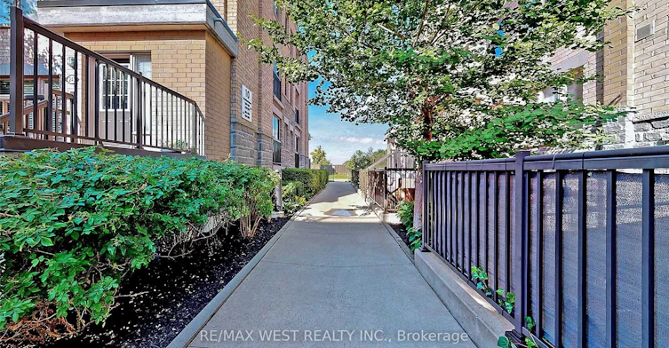 240-10 Foundry Avenue, Toronto, ON, M6H 0A6 - 4