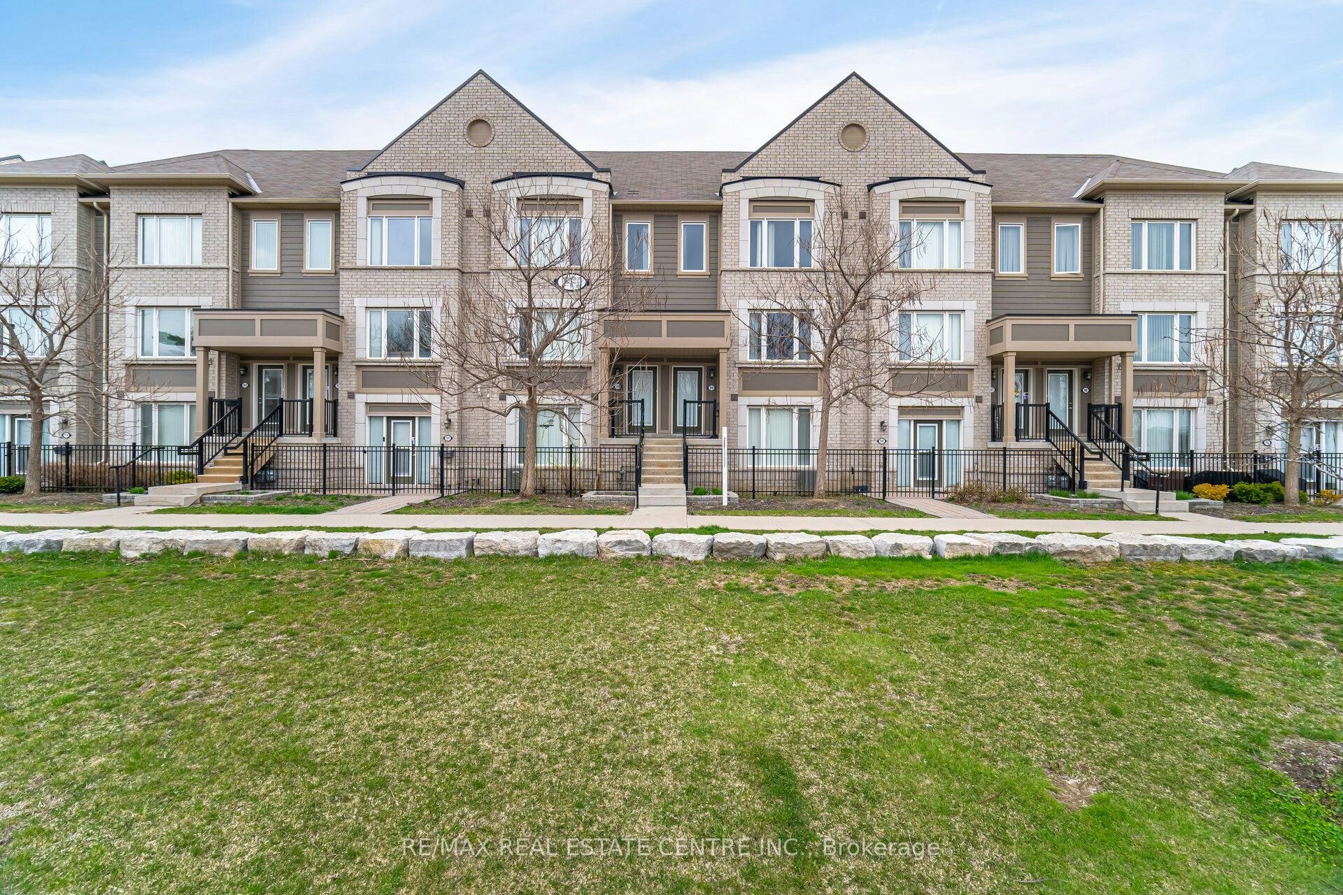 99-1 Beckenrose Court, Brampton, ON, L6Y 6G2