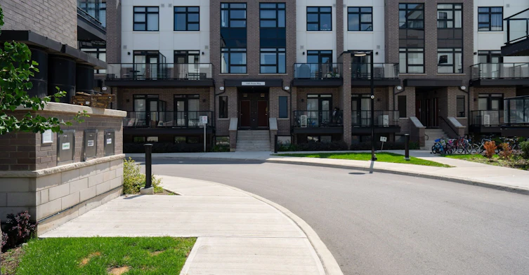 108-1585 Rose Way, Milton, ON, L9E 1N4