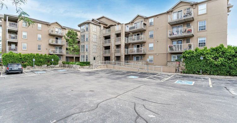 106-1820 Walker's Line, Burlington, ON, L7M 4V4