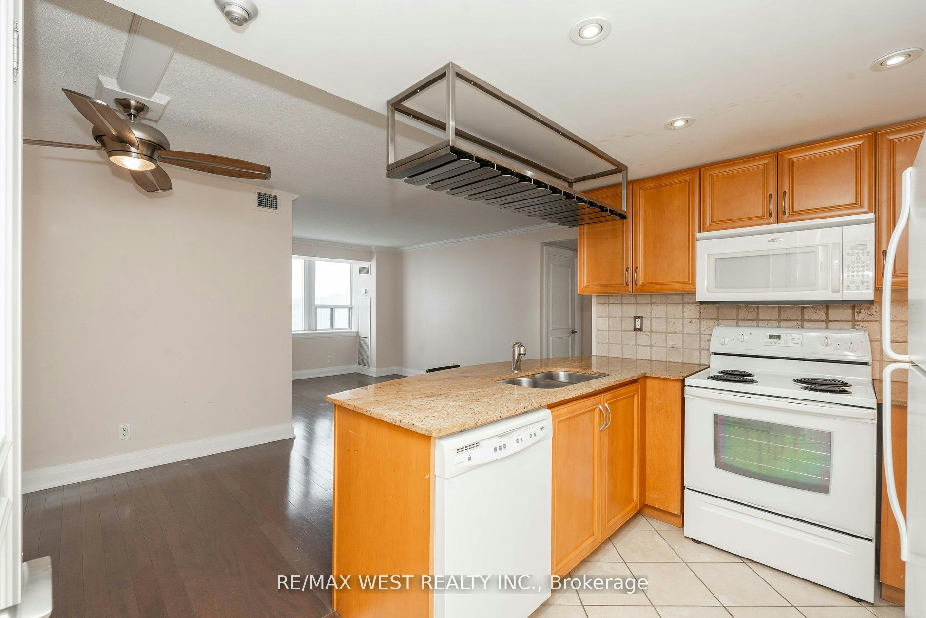 817-2737 Keele Street, Toronto, ON, M3M 2E9 - 5