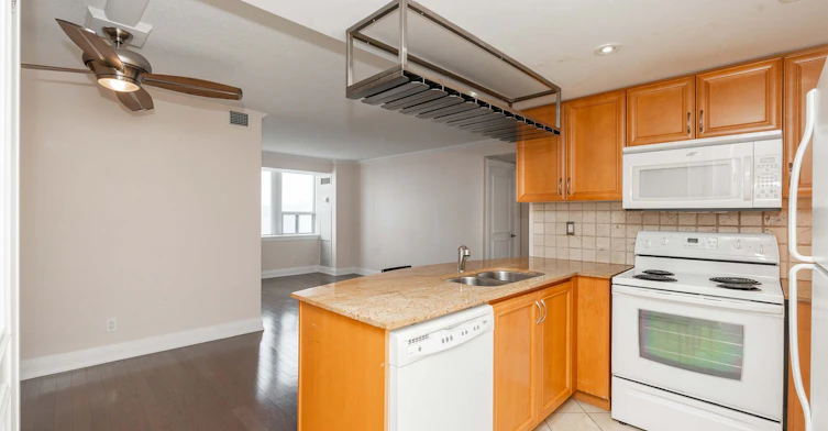 817-2737 Keele Street, Toronto, ON, M3M 2E9 - 5
