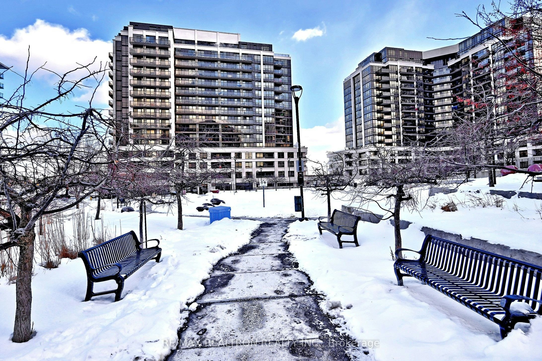 814-1 De Boers Drive, Toronto, ON, L4J 6X1