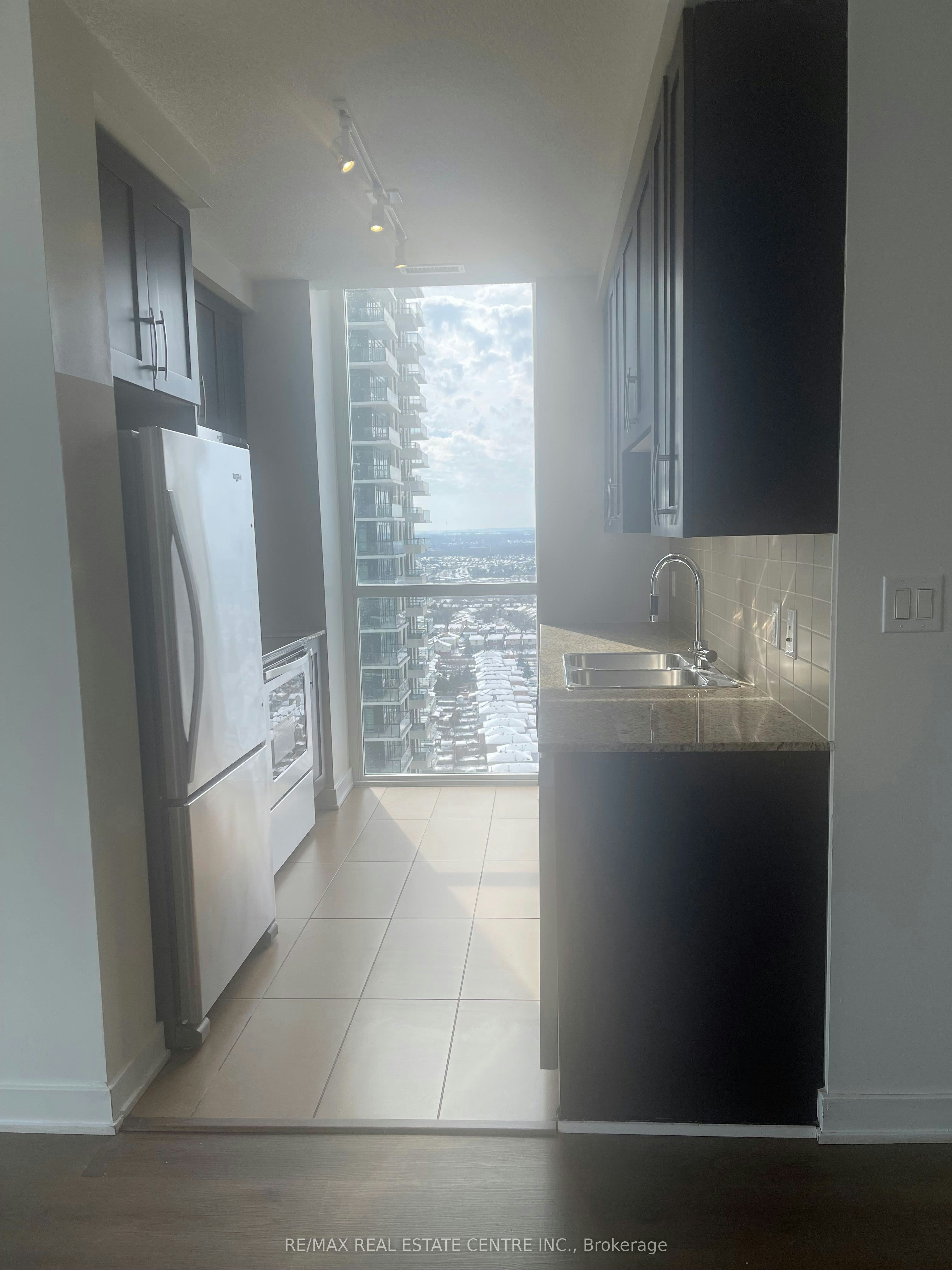 2104-4070 Confederation Parkway, Mississauga, ON, L5B 0E9 - 24