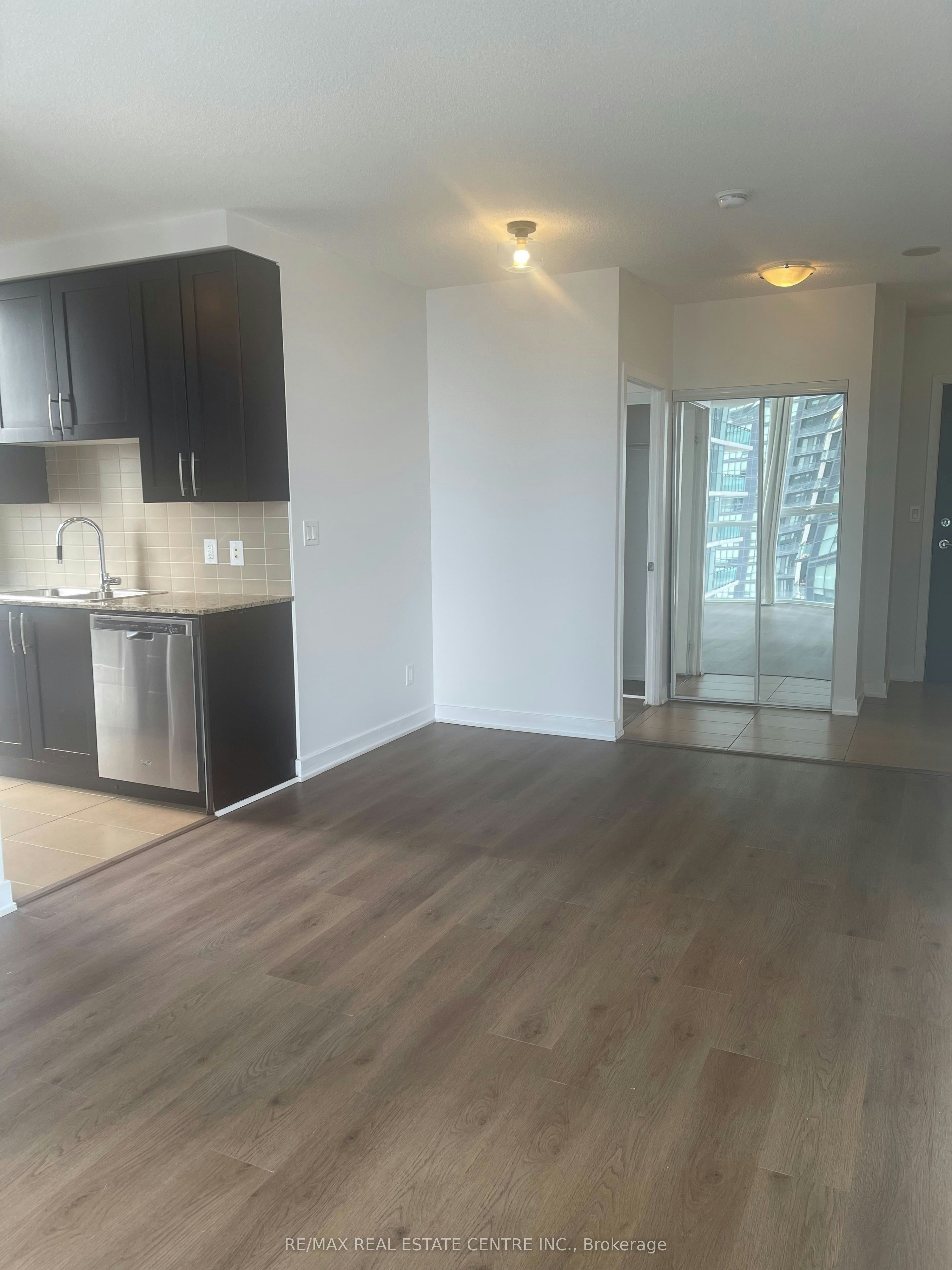 2104-4070 Confederation Parkway, Mississauga, ON, L5B 0E9 - 5