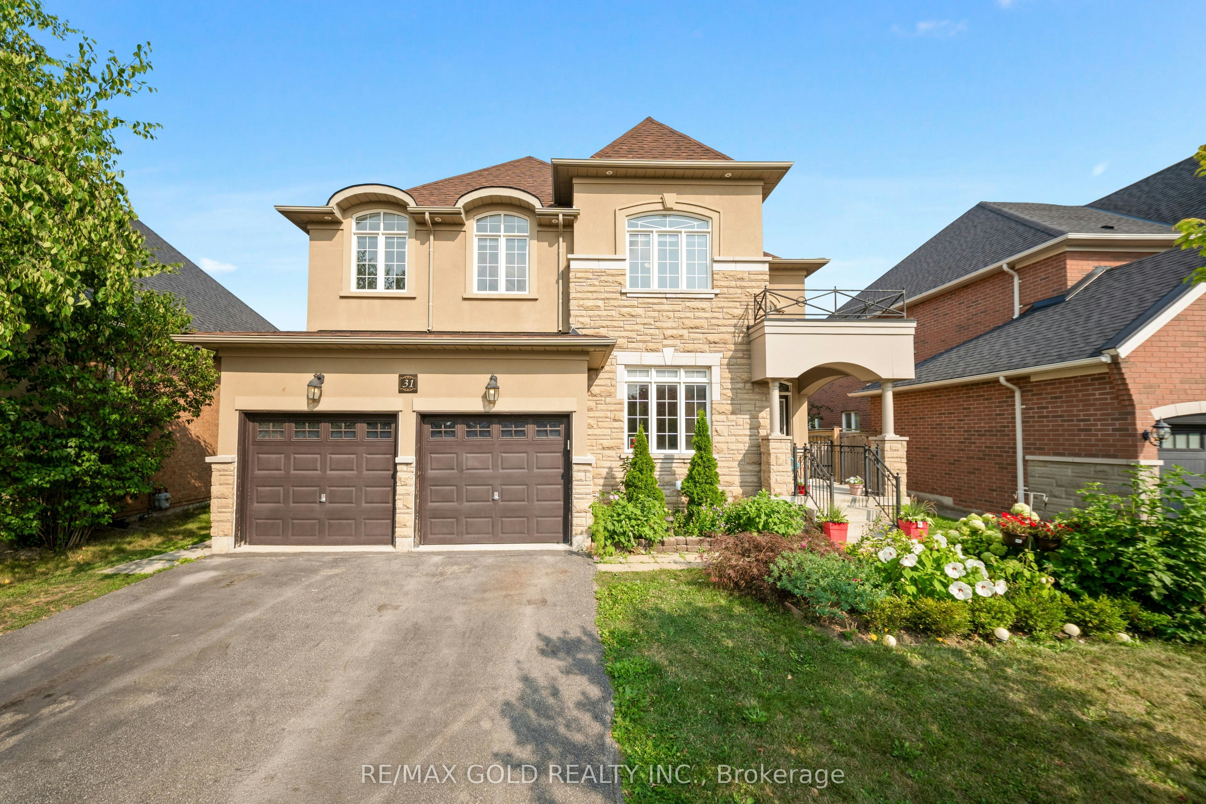31 Fontainebleu Road, Brampton, ON, L6P 1Z1