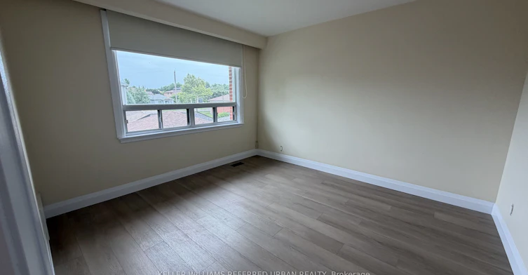 3 Duckworth Street, Toronto, ON, M6M 4W3 - 6