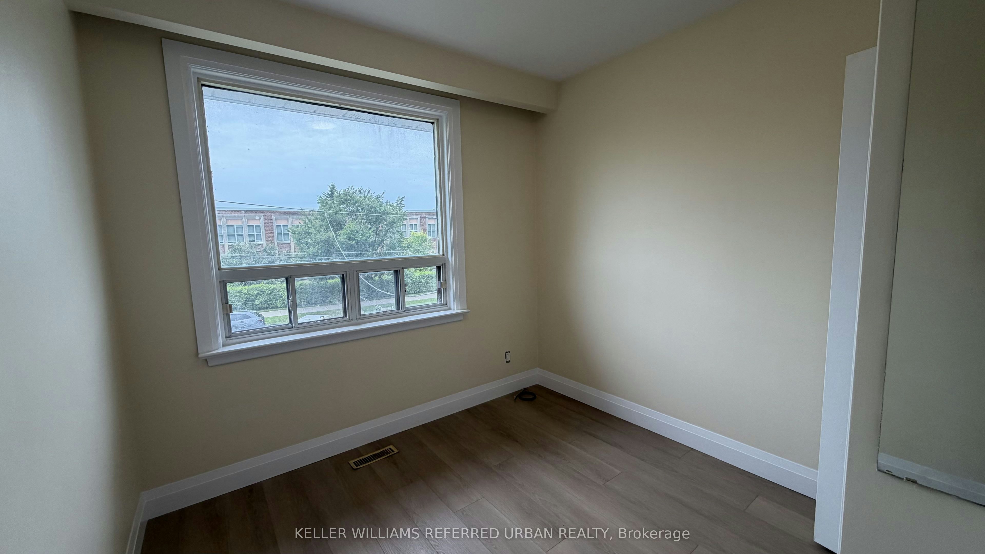 3 Duckworth Street, Toronto, ON, M6M 4W3 - 8