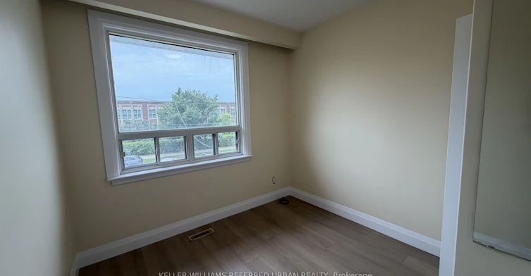 3 Duckworth Street, Toronto, ON, M6M 4W3 - 8
