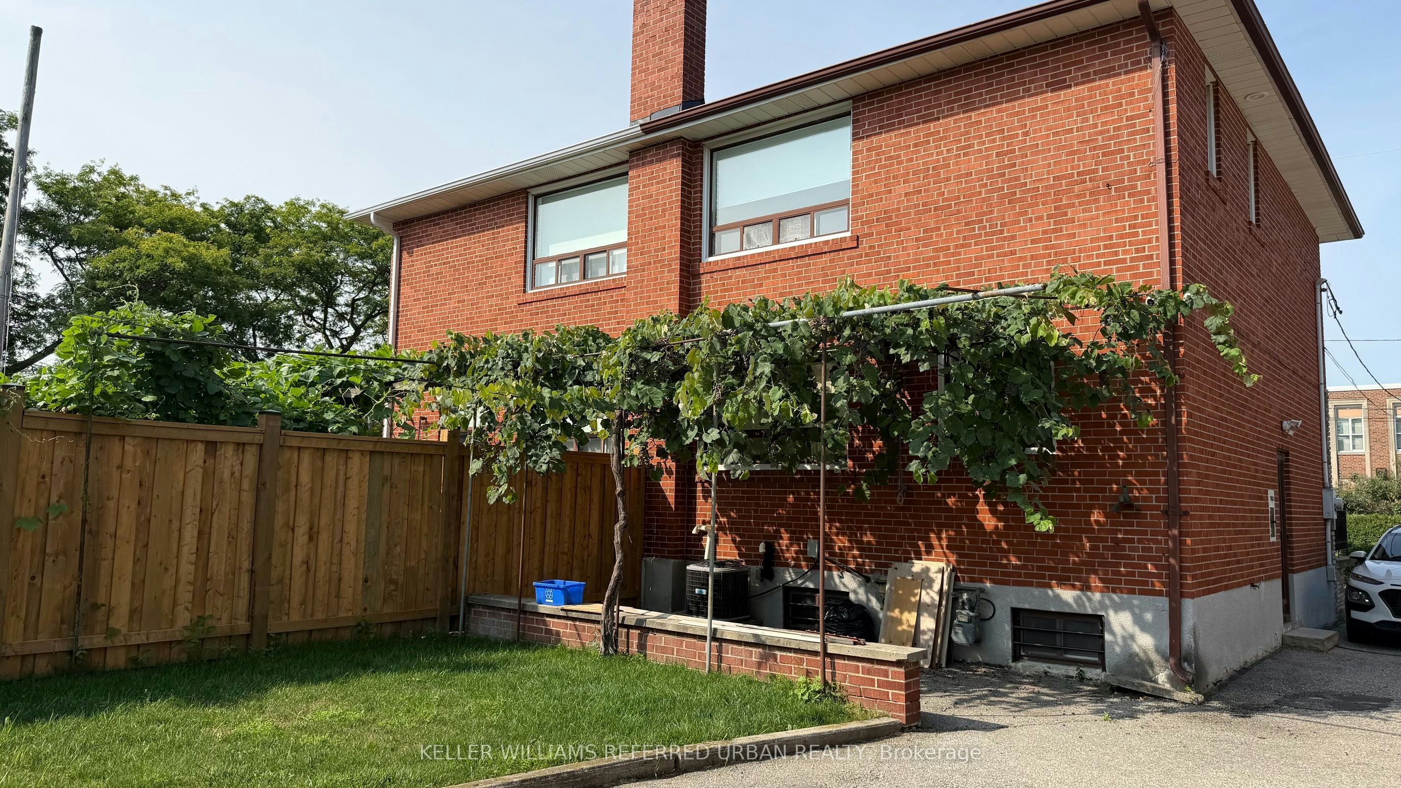 3 Duckworth Street, Toronto, ON, M6M 4W3 - 7