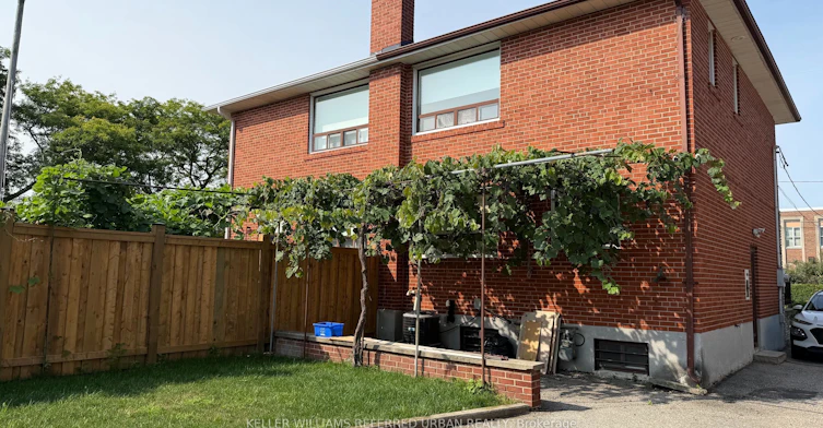 3 Duckworth Street, Toronto, ON, M6M 4W3 - 7