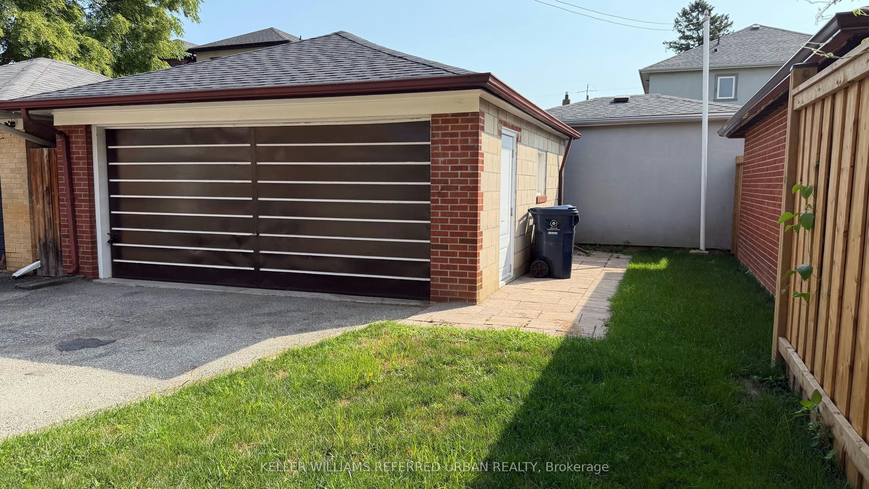 3 Duckworth Street, Toronto, ON, M6M 4W3 - 6
