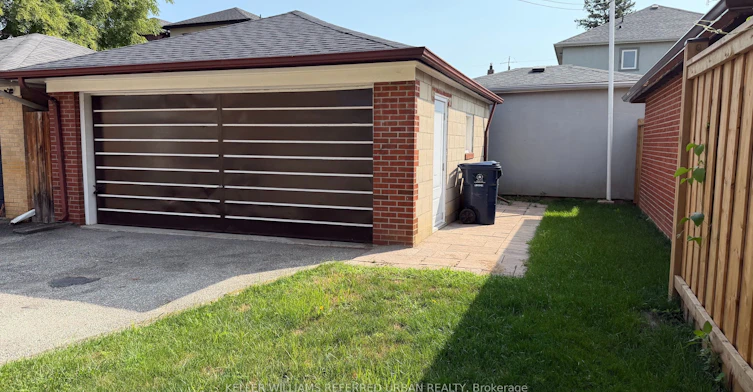 3 Duckworth Street, Toronto, ON, M6M 4W3 - 6