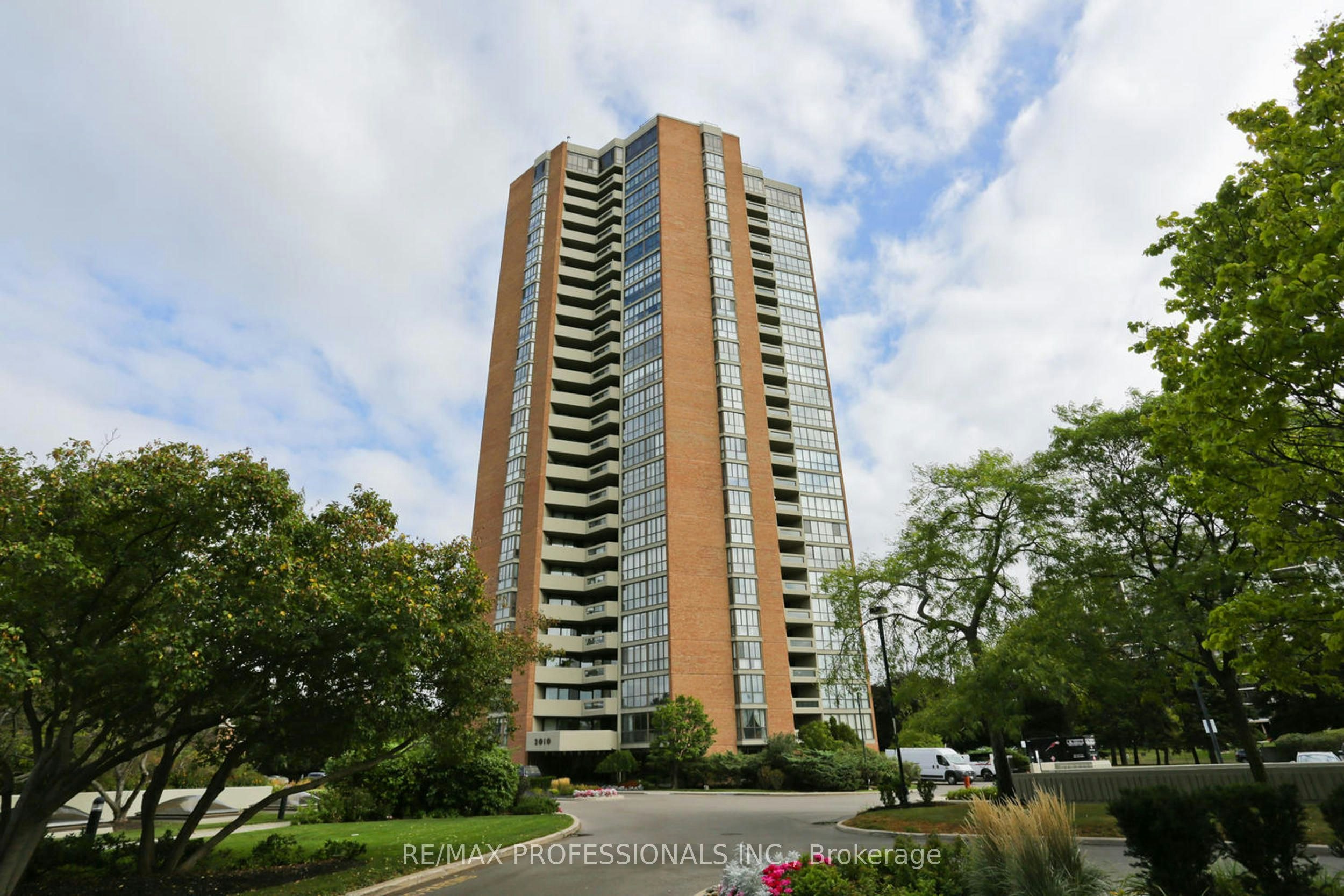 1004-2010 Islington Avenue, Toronto, ON, M9P 3S8