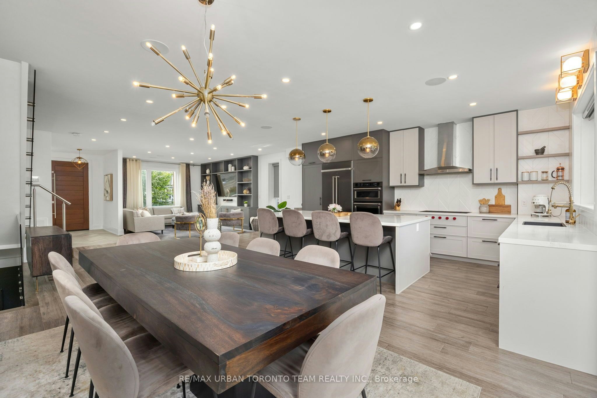 58 Manitoba Street, Toronto, ON, M8Y 1C9