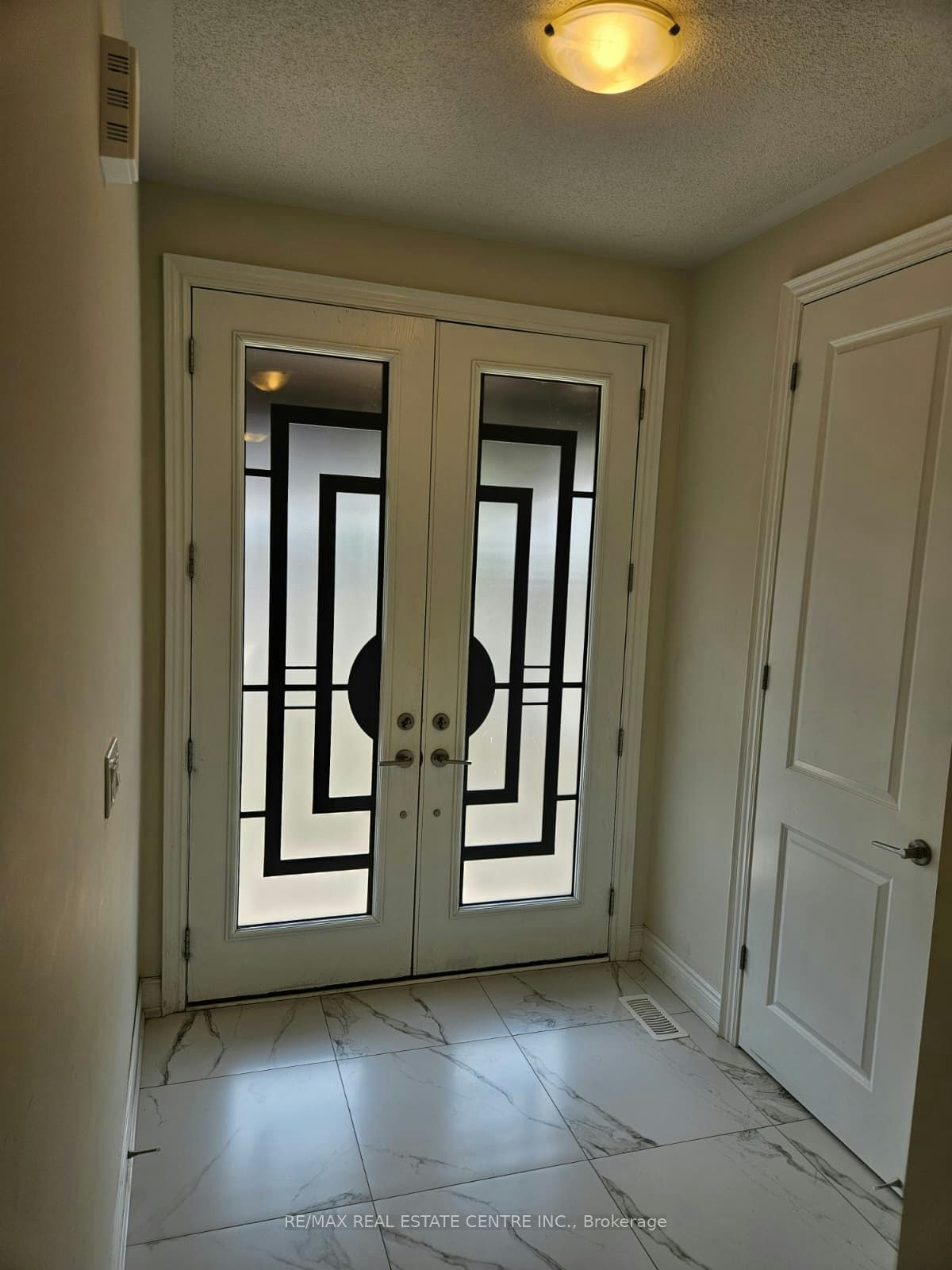 18 Gladmary Drive, Brampton, ON, L6Y 6K9 - 3
