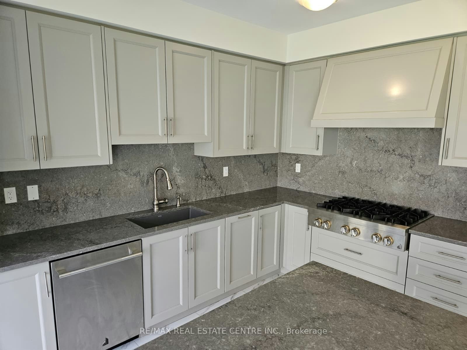 18 Gladmary Drive, Brampton, ON, L6Y 6K9 - 18