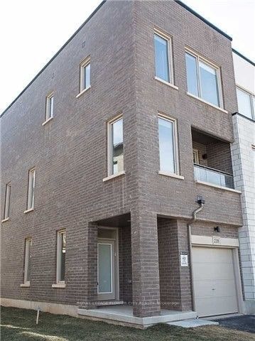 220 Huguenot Road, Oakville, ON, L6H 0L6 - 2