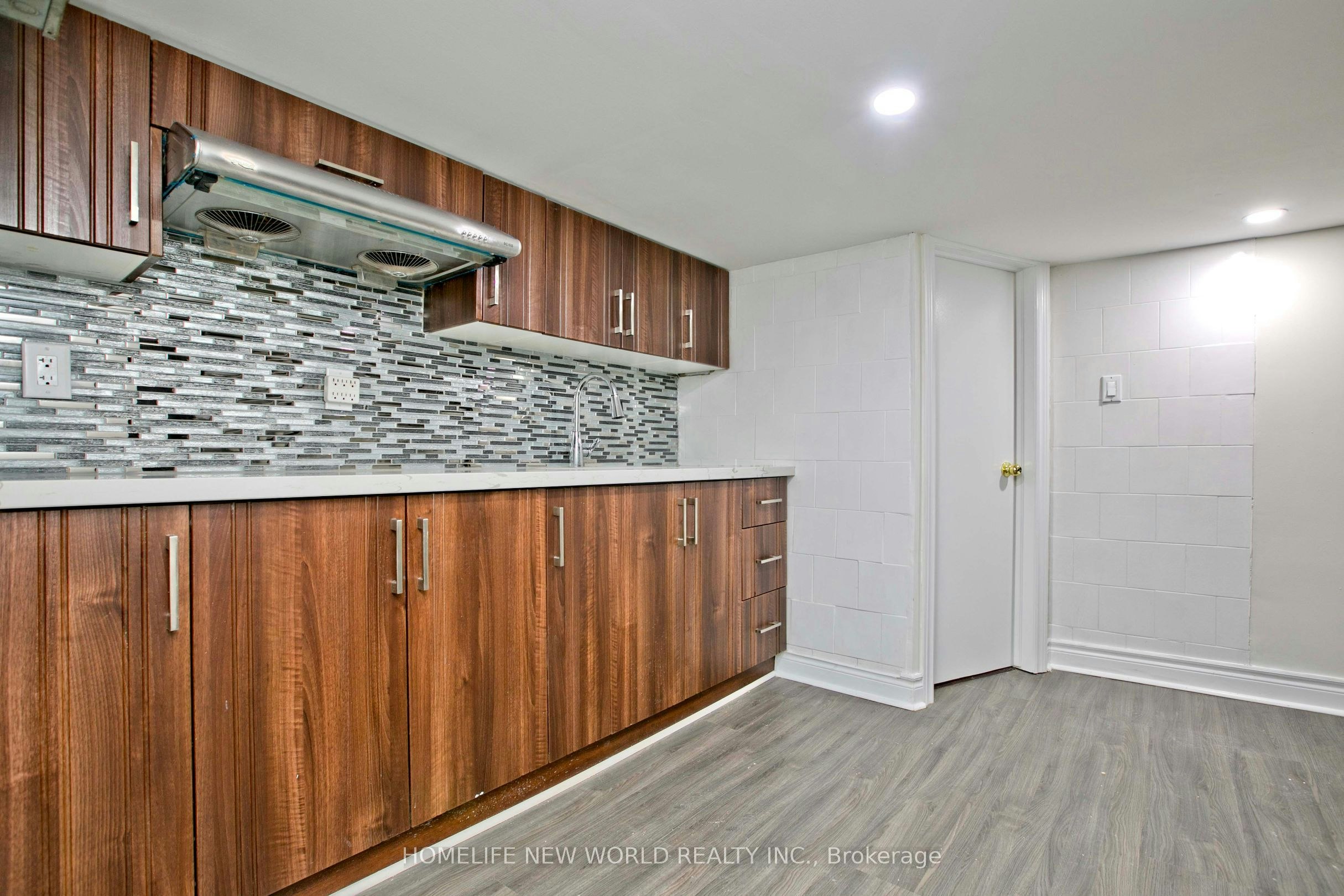 19 Britannia Avenue, Toronto, ON, M6N 3T6 - 21