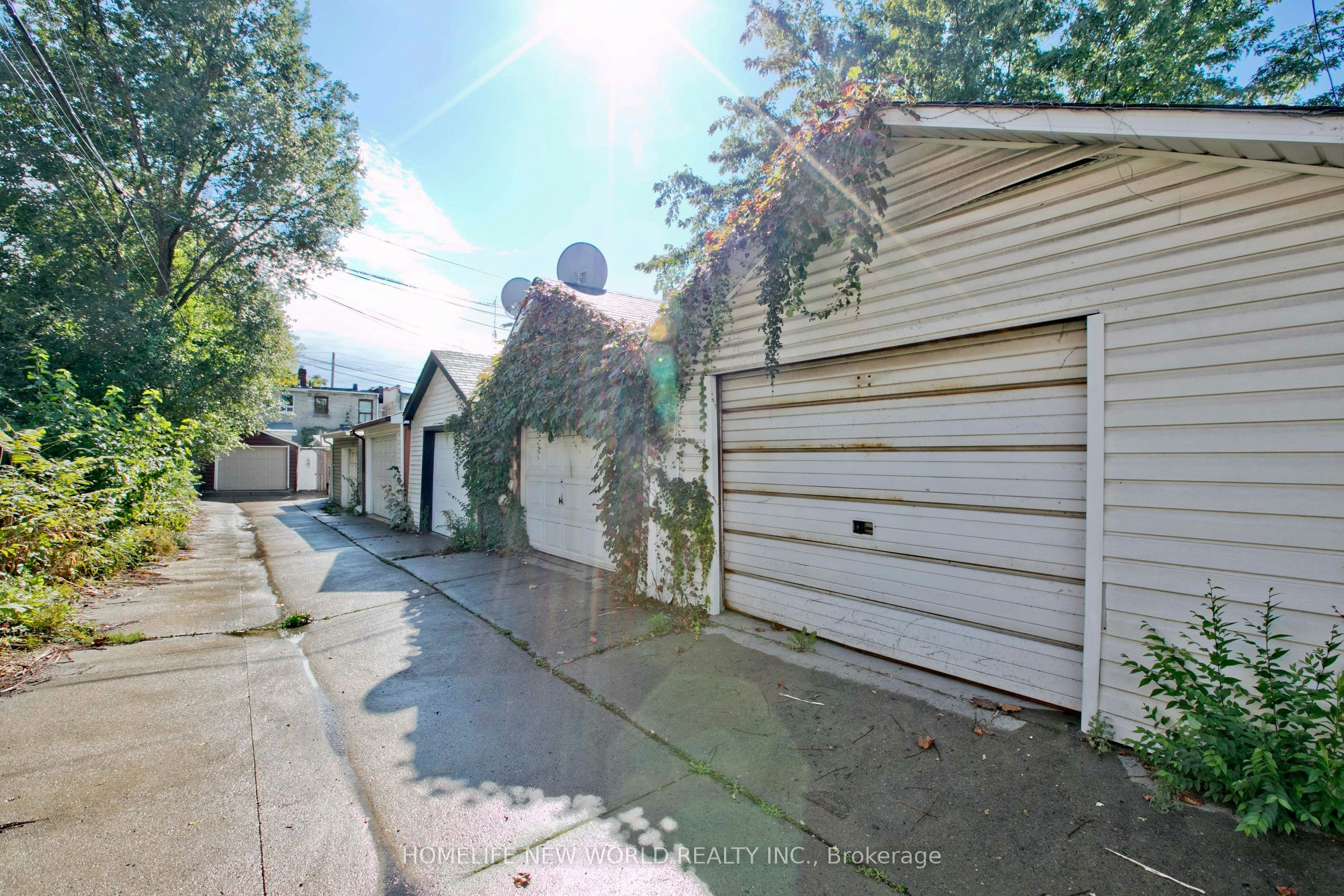 19 Britannia Avenue, Toronto, ON, M6N 3T6 - 22