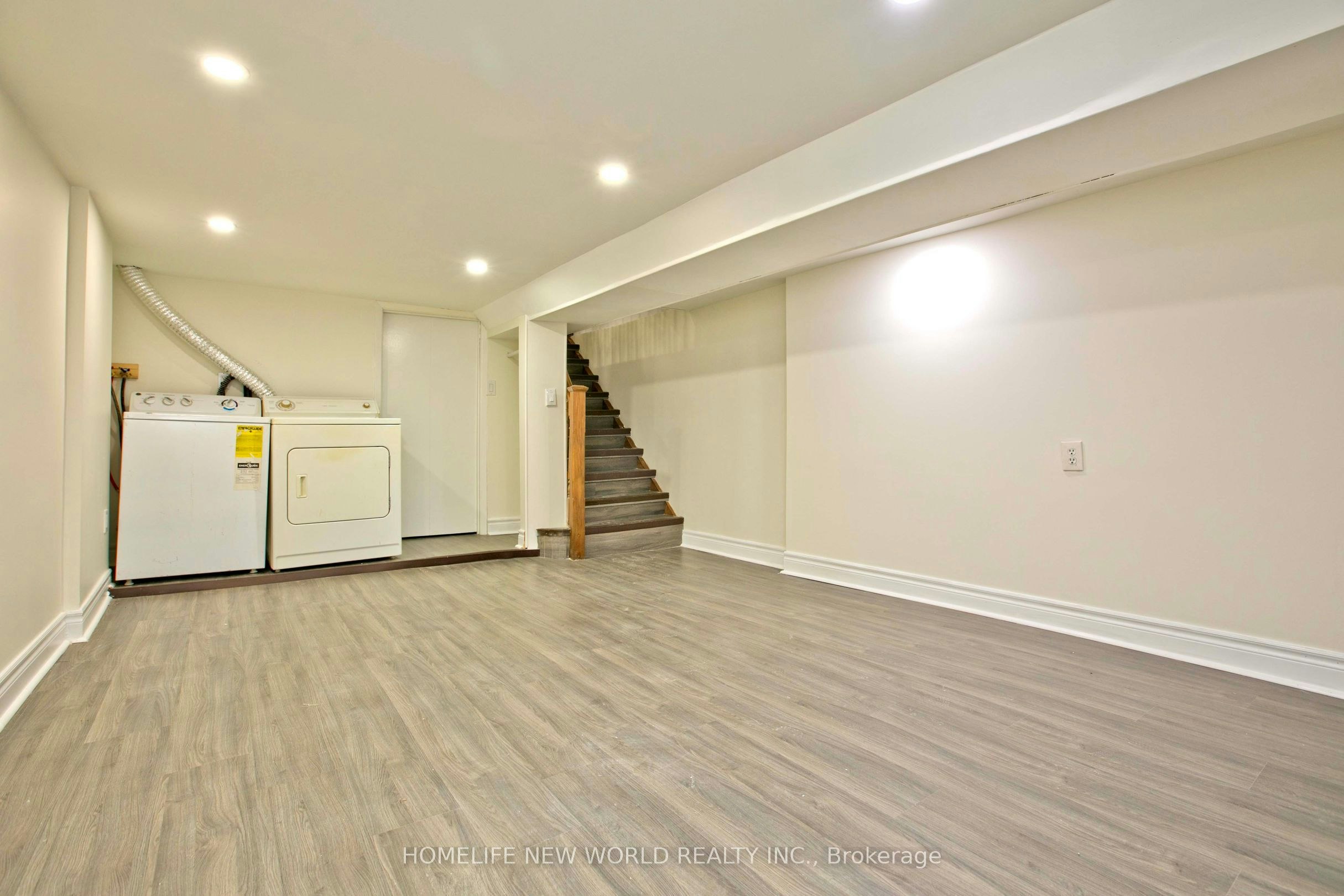 19 Britannia Avenue, Toronto, ON, M6N 3T6 - 19