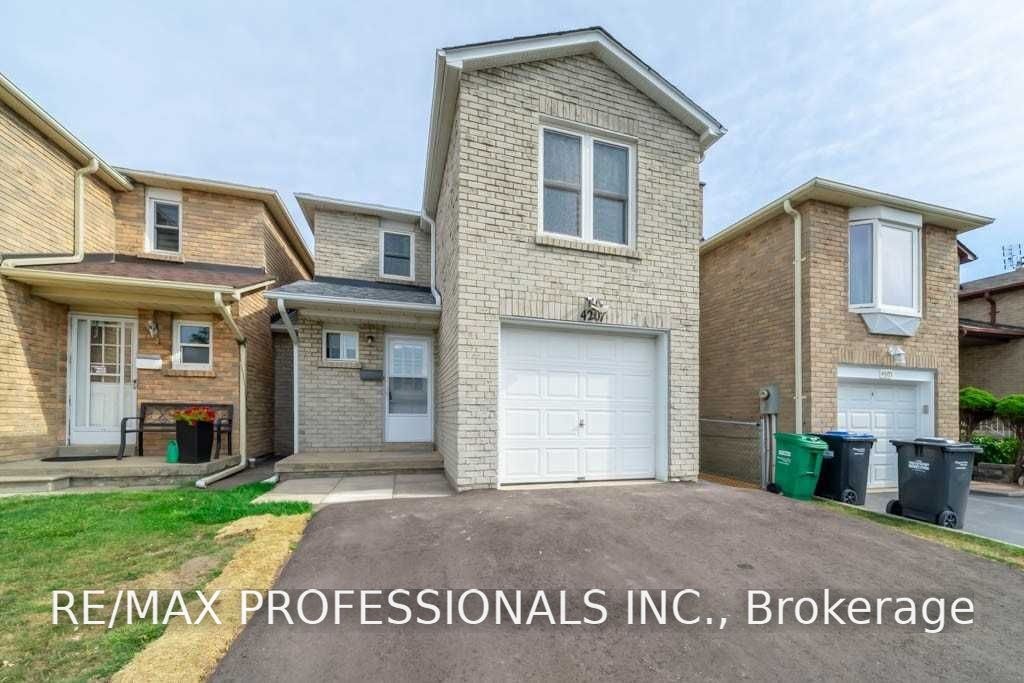 4207 Beacon Lane, Mississauga, ON, L5C 3V8